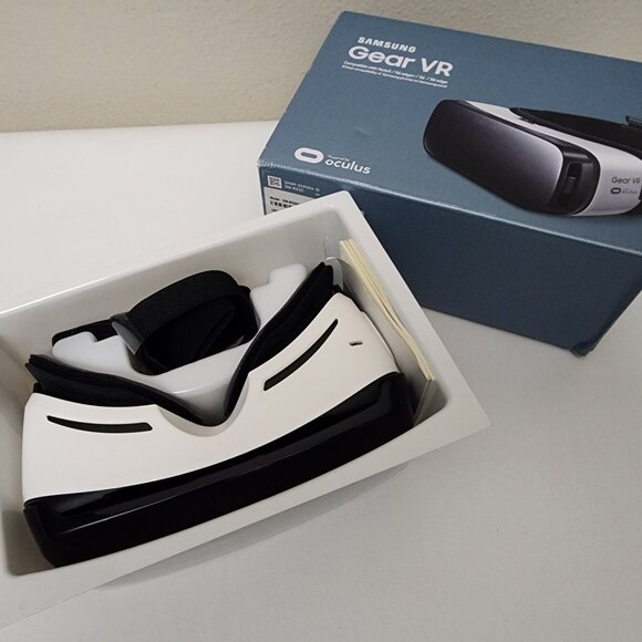 SAMSUNG Gear Oculus VR Headset - NG L2C NEW Collectible RARE - Picture 5 of 7